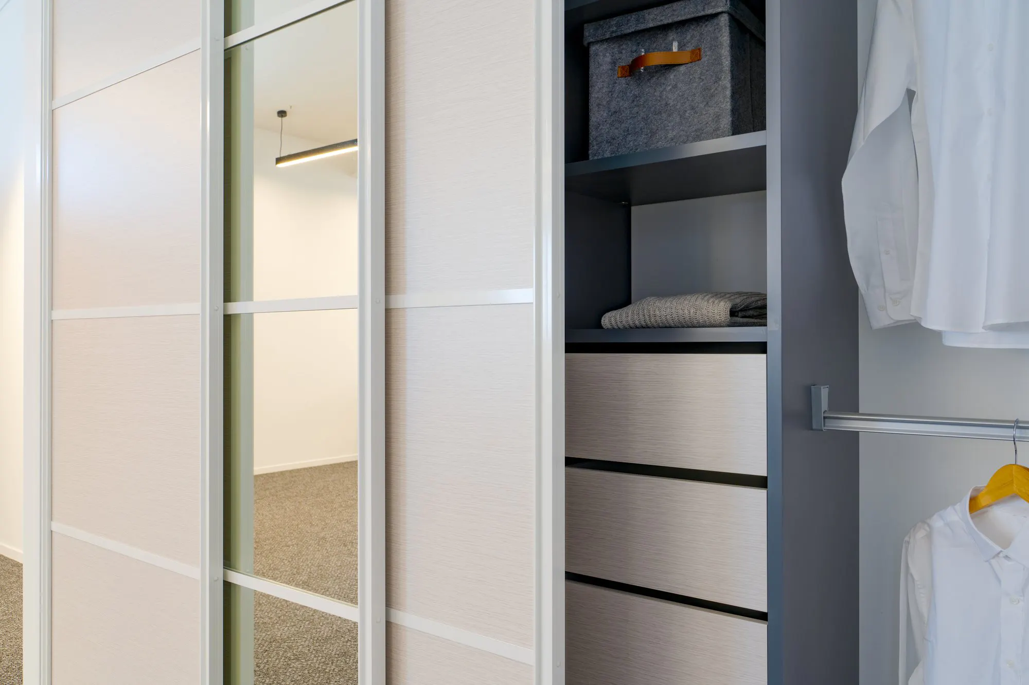 Article-3-Why-choose-sliding-wardrobe-doors-2