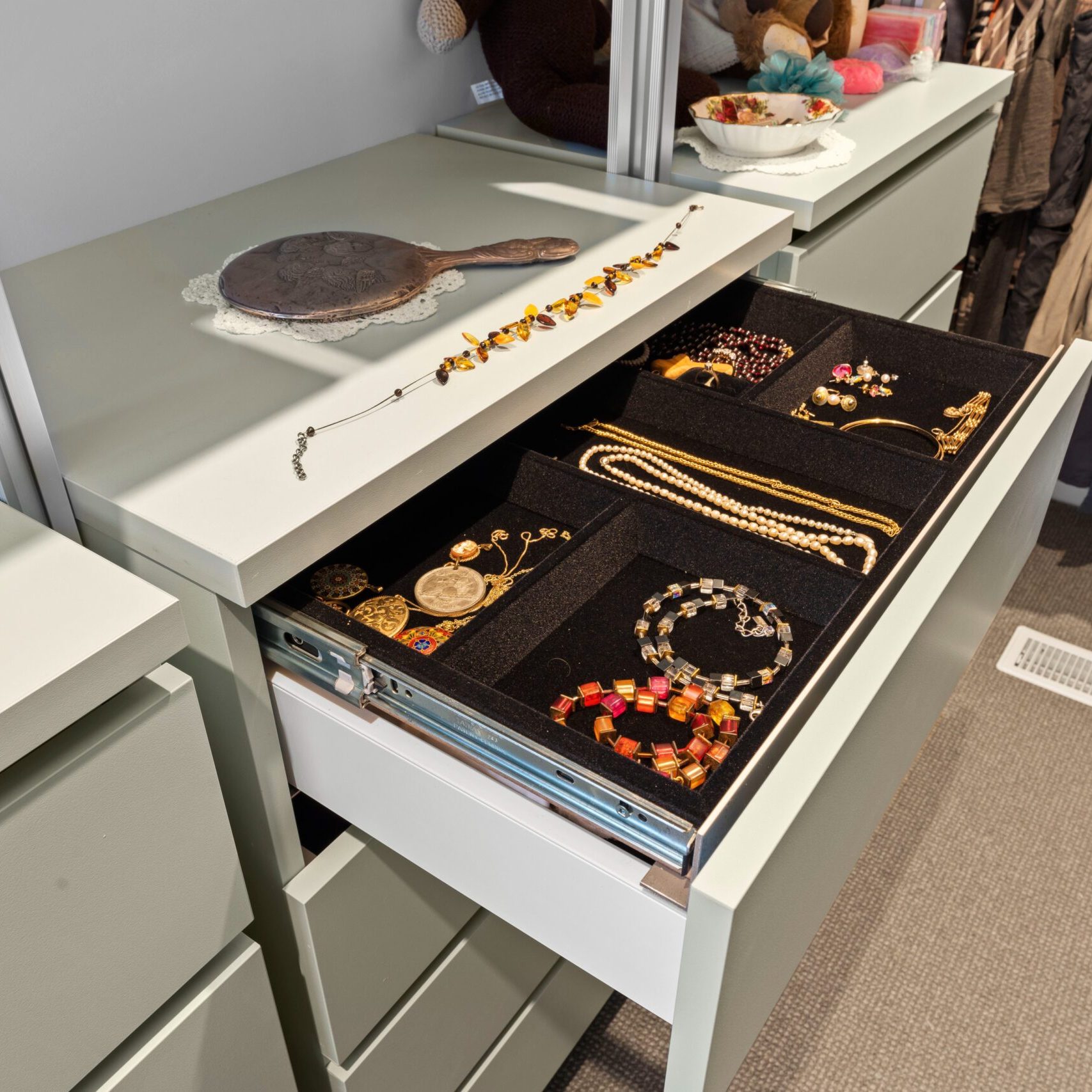 Innova walk-in wardrobe design - jewellery drawer