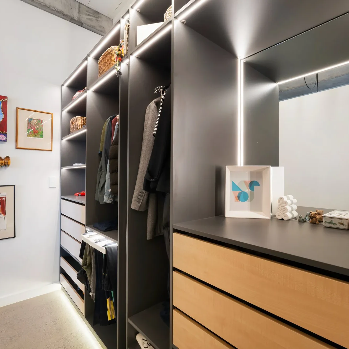 Flex walk-in wardrobe, two tone with LED lighting