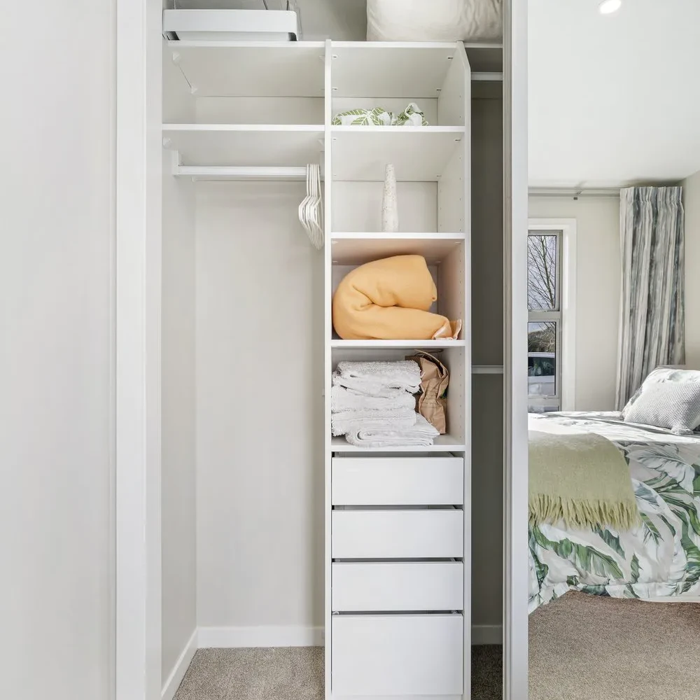 Gallery-24-Aristo-Mirror-Doors-and-Flex Reach-in-wardrobe-2