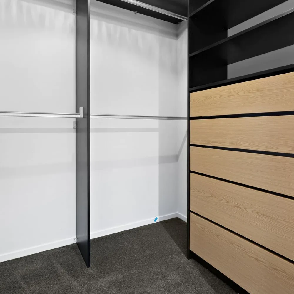 Gallery-30-Flex-Walk-in-wardrobe-in-Bestwood-Black-Wilderness-3