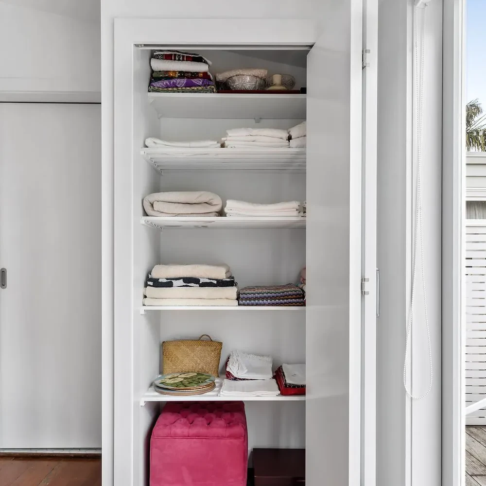 Gallery-32-Laundry-with-aerated-plank-shelving-3