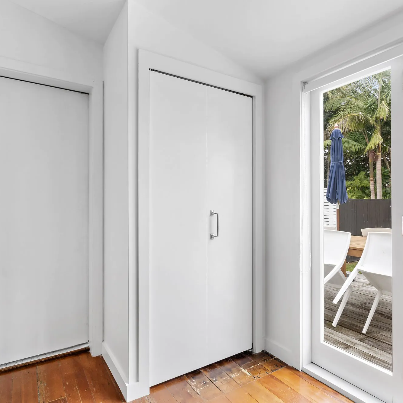 Gallery-32-Laundry-with-aerated-plank-shelving-4