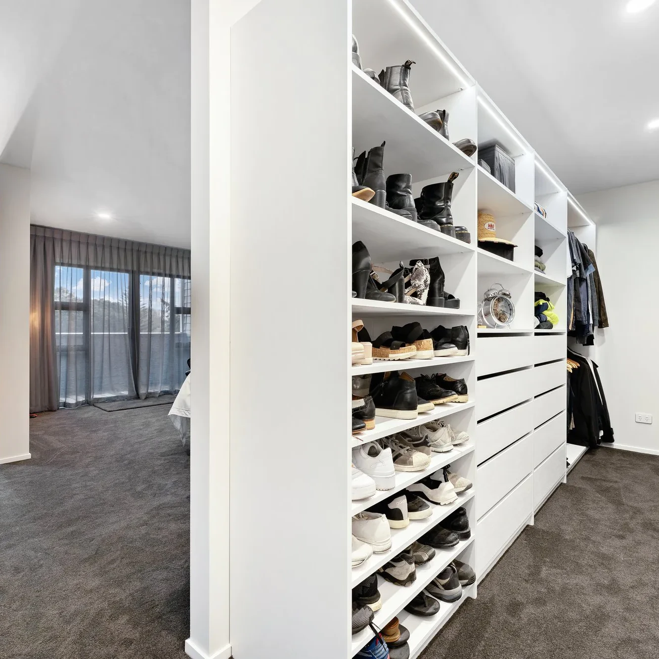 Flex white walk-in wardrobe with make up table