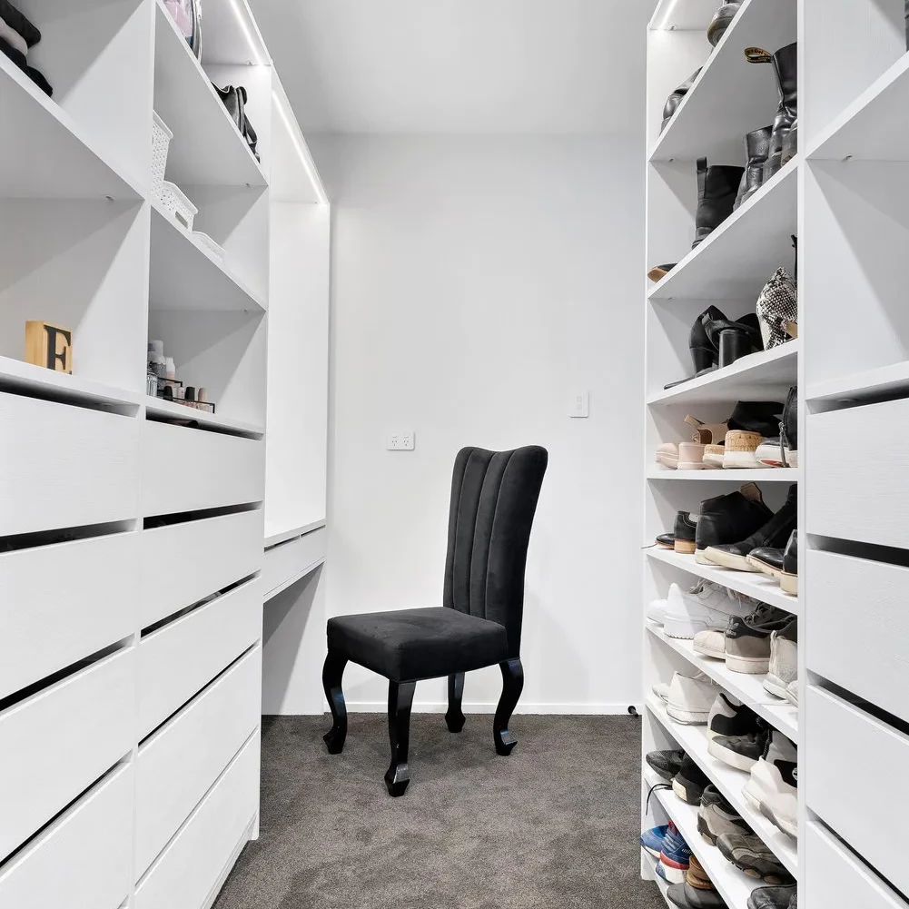 Flex white walk-in wardrobe with make up table