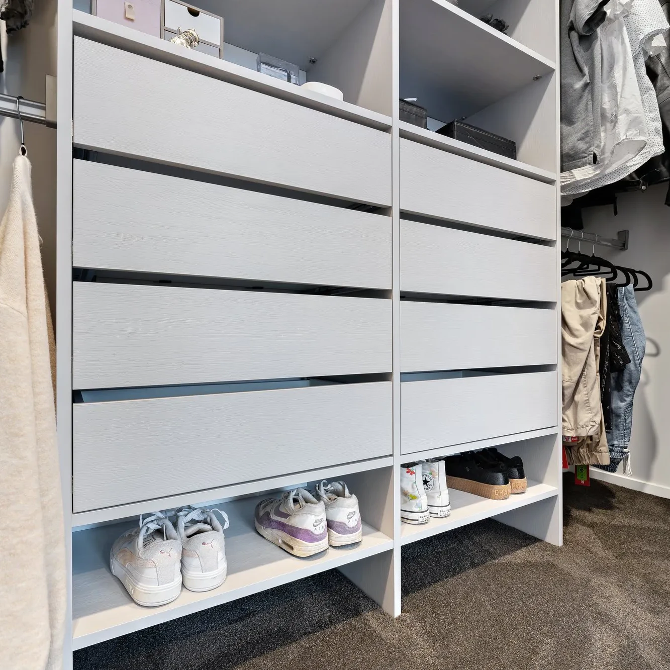 Flex walk-in wardrobe in Bestwood Arctic Grey